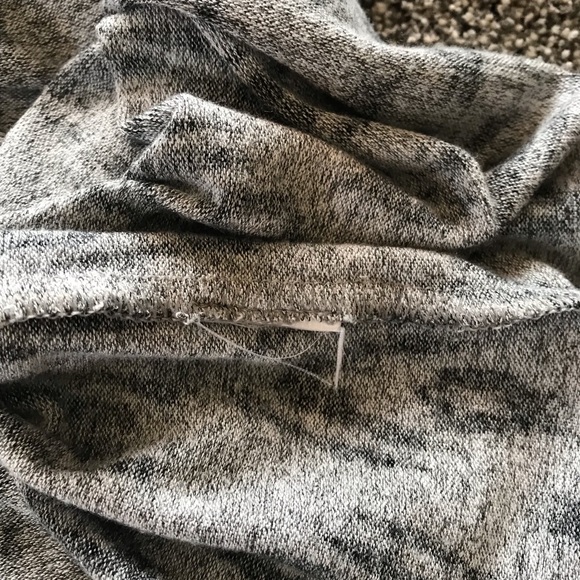 Gap Lightweight Stretchy Ikat Print Sleeveless Top - Picture 7 of 7